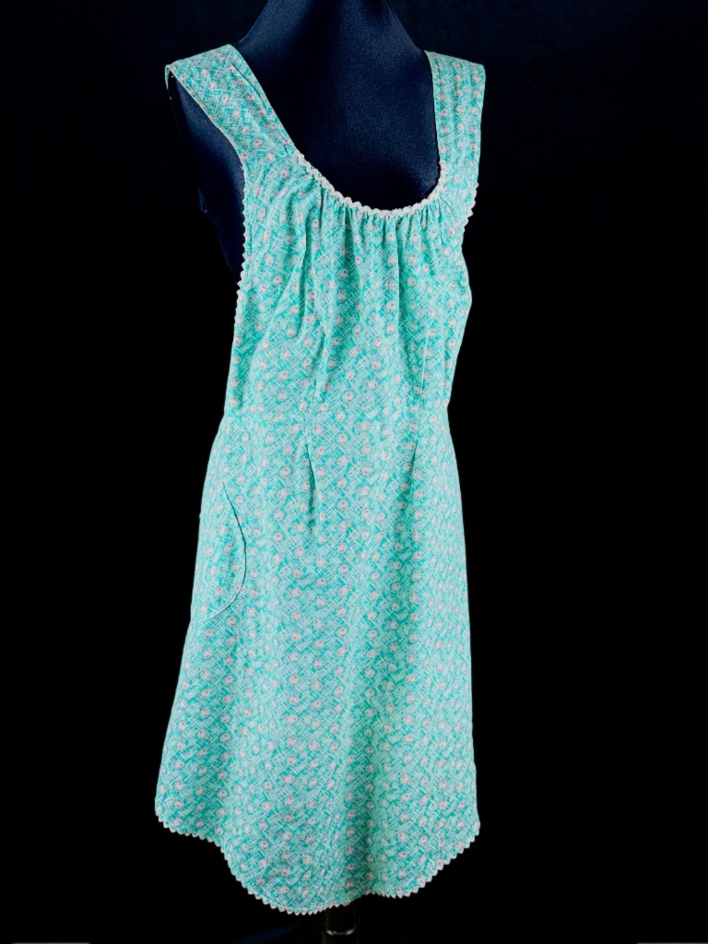 Vintage 1940-50s Kitchen Pinafore Apron Rick Rack with Cotton Balls on Green